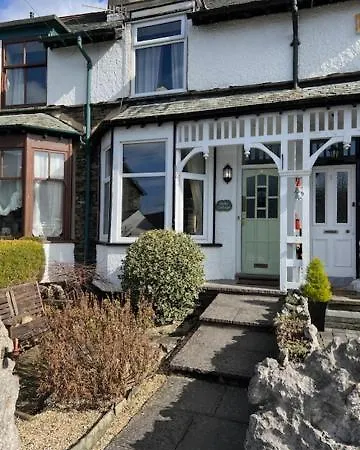 Holly ボウネス＝オン＝ウィンダミア